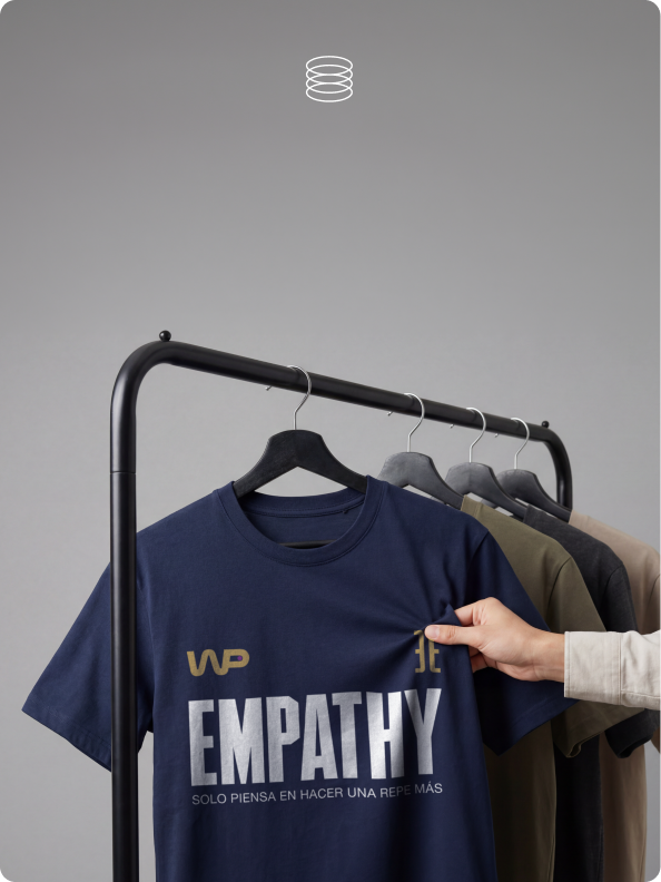 Camisetas personalizadas Empathy colgadas en perchas