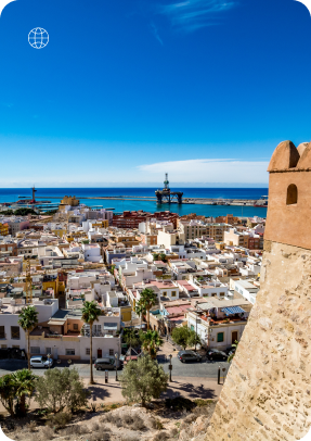 Vista aérea de Almería con la Alcazaba y el puerto